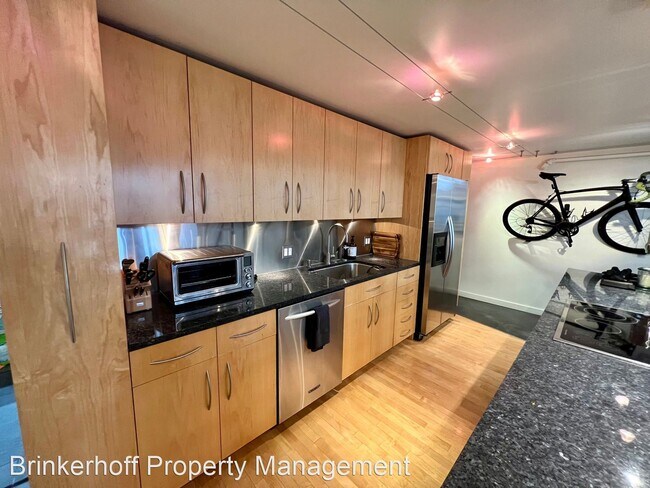 Building Photo - 1 br, 2 bath House - 3377 Blake St #111 33...