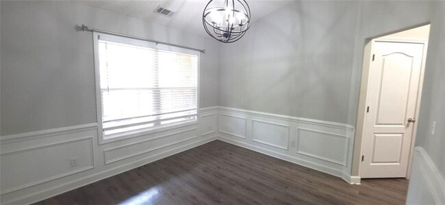 Building Photo - 439 Red Bud Rd