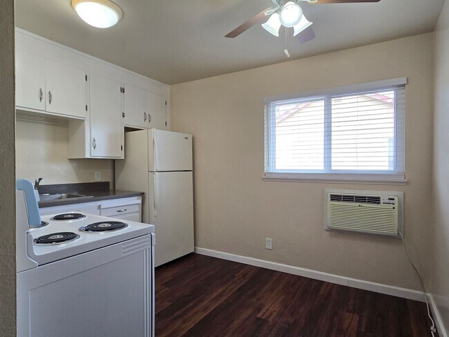 Foto del edificio - 511-523 E Reed St