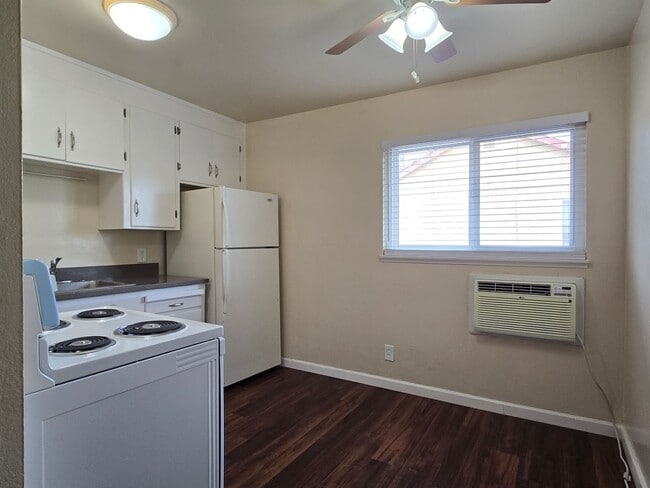 Building Photo - 511-523 E Reed St