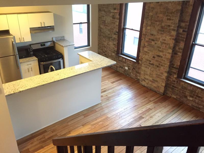 Foto principal - 1048 W Dickens Ave