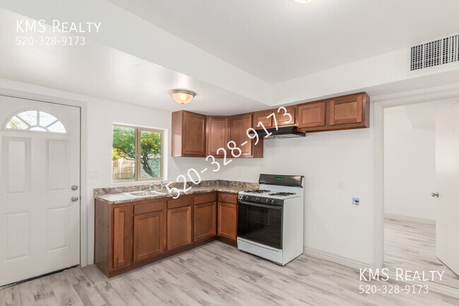 Building Photo - NICE DUPLEX FULLY REMODELED - OWNER / AGENT