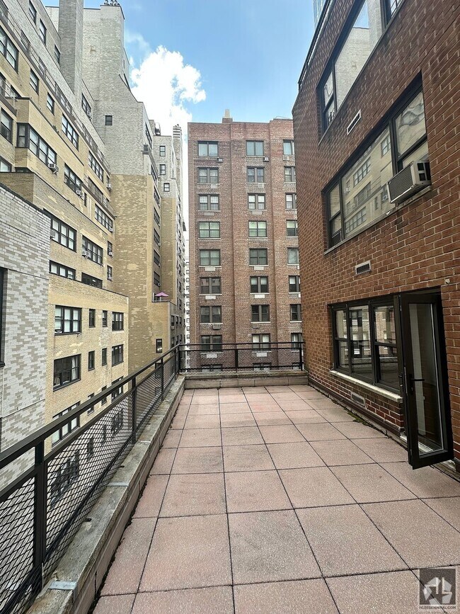 Building Photo - EAST 56 STREET