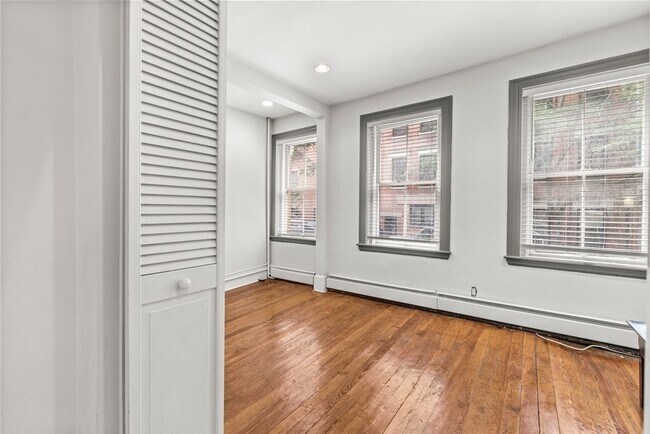 Building Photo - 22 Irving St