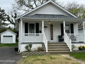 Building Photo - 678 Buttonwood Ave