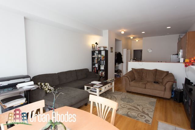 Building Photo - 1426 W Belmont Ave