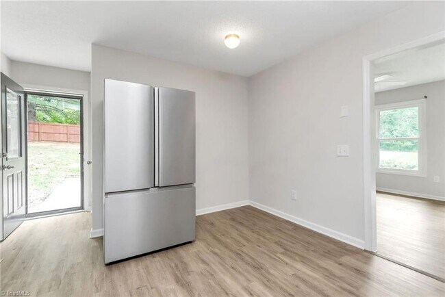 Foto del edificio - 504 Brown Berry Rd