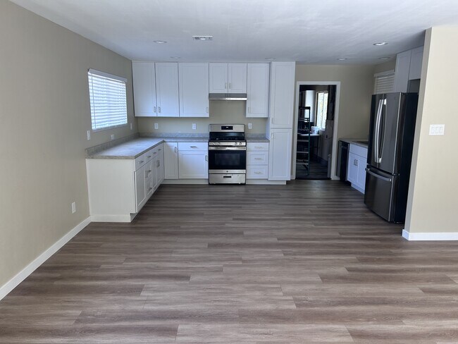 Foto del edificio - 1557 Southwood Dr