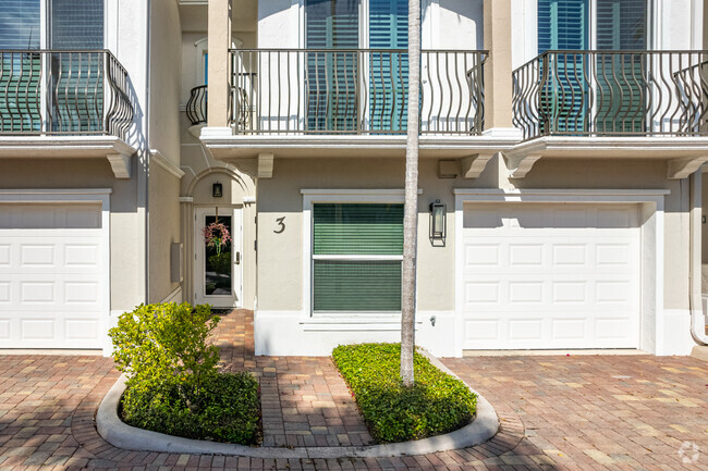 Entrance - Vanderbilt Lagoon Villas Condominium