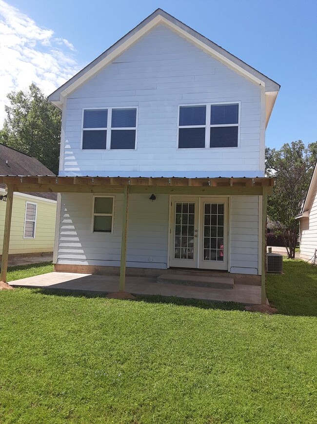 Building Photo - 3 Bedroom/2.5 Bath in Countryview Village