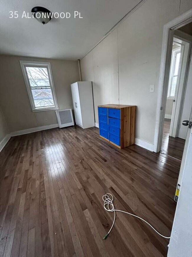 Foto del edificio - 35 Altonwood Pl