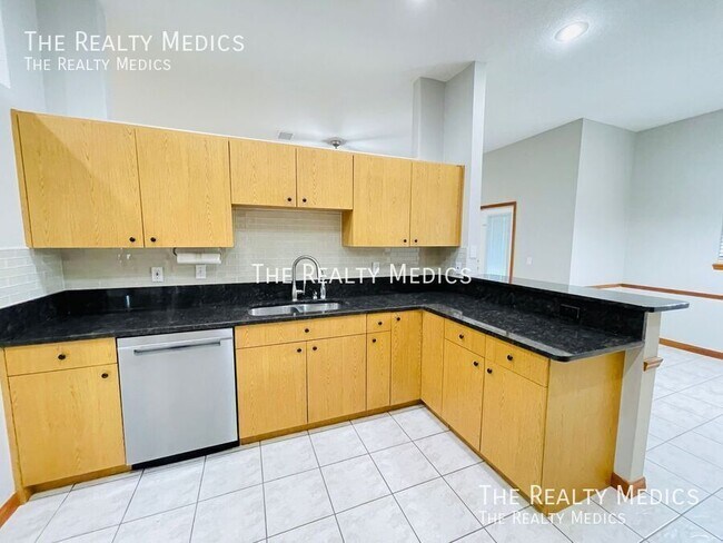 Building Photo - 2372 Sunnyview Dr