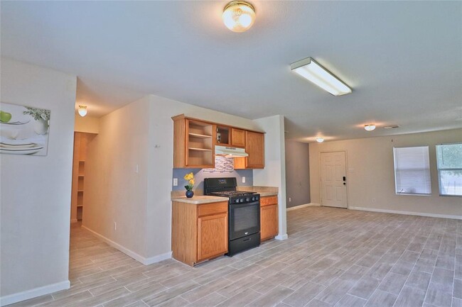 Building Photo - 14423 Moreno Ave