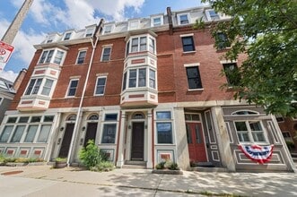 Building Photo - 439 Main St