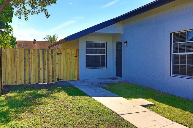 Photo - 8120 SW 4th Ct House