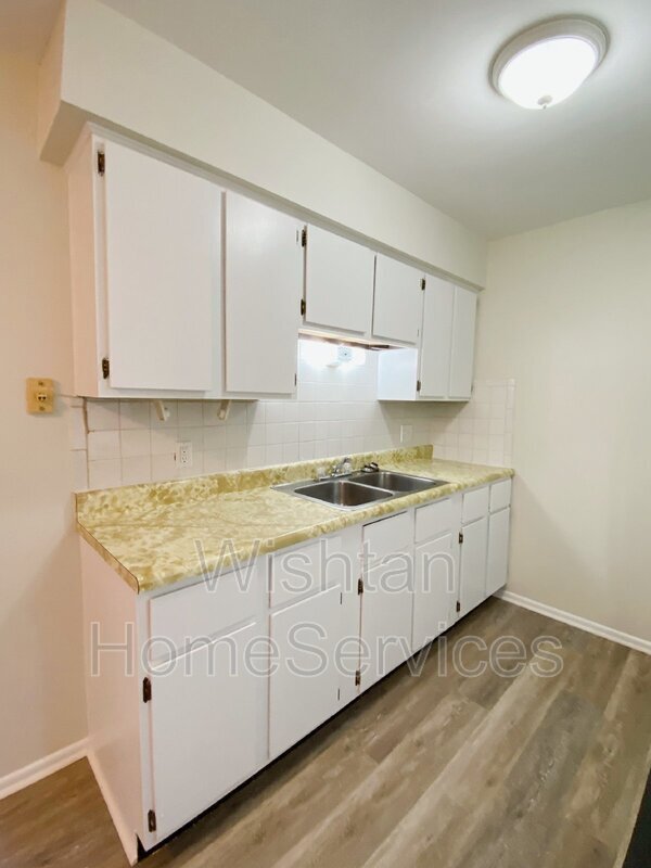 Building Photo - 203 Charleston Blvd
