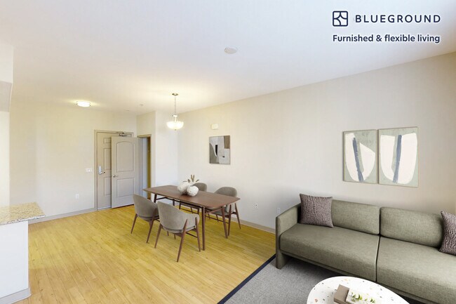 Foto del edificio - 205 N San Dimas Canyon Rd