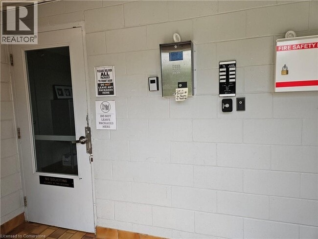 Building Photo - 4 Avalon Pl