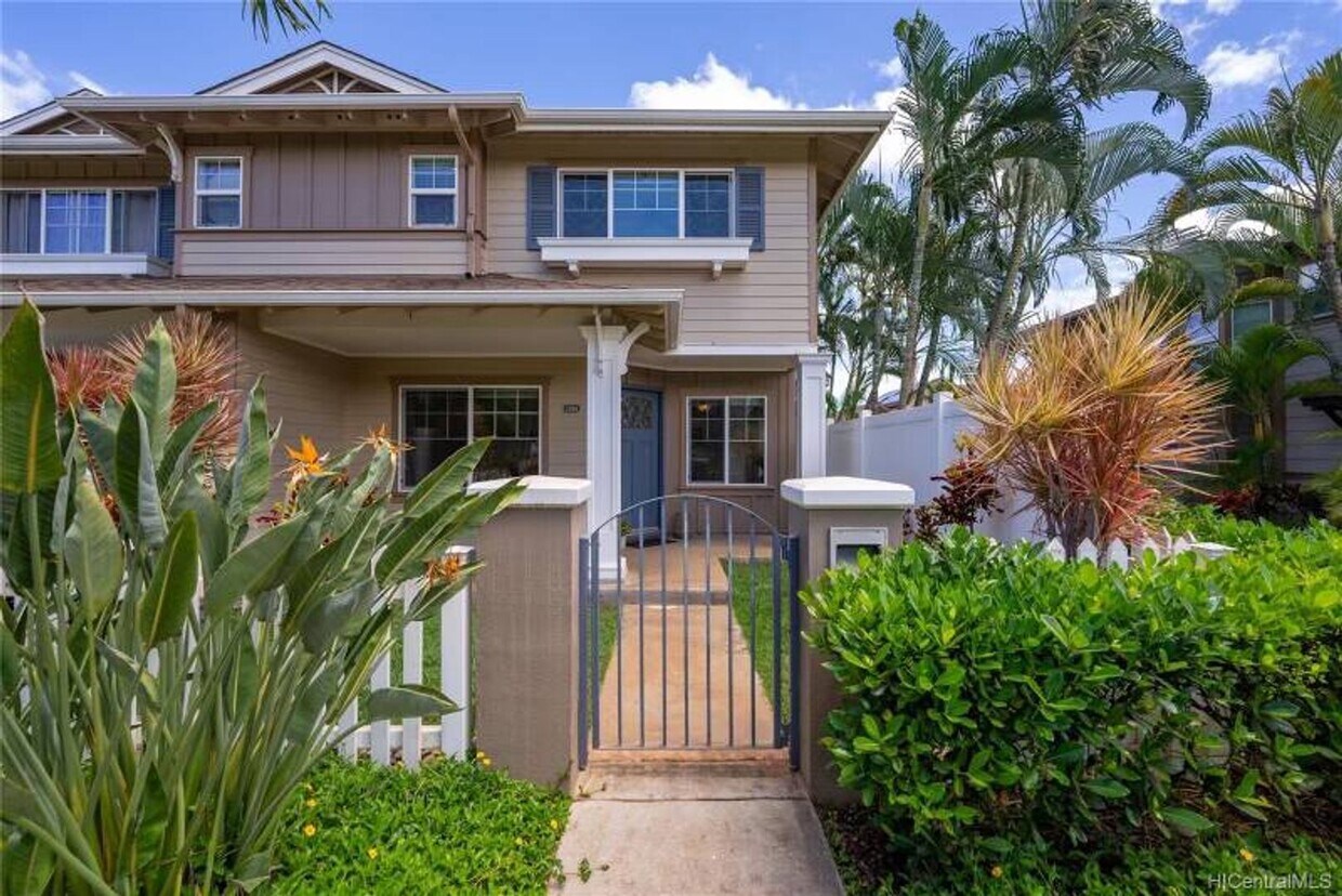 Foto principal - $3700 | 3br/2.5ba Townhome in Fairway's Edge
