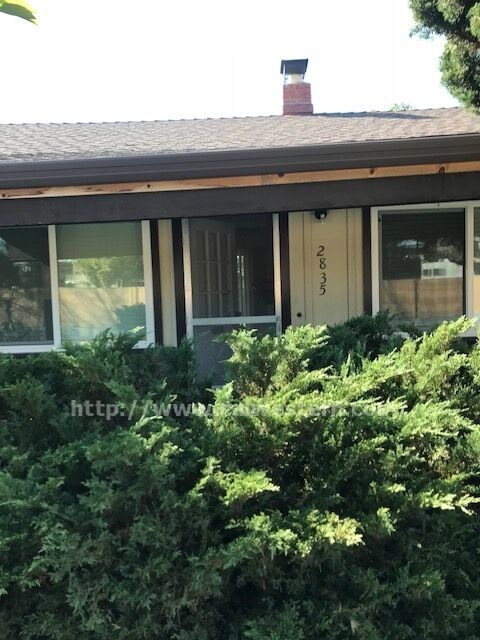 Building Photo - 2 bedroom 1 bath duplex