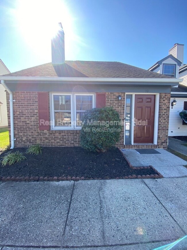 Photo - 10 Parkway Dr Townhome