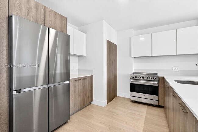 Building Photo - 701 Brickell Key Blvd