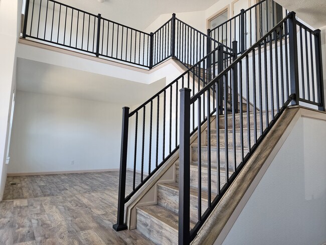 Building Photo - 1175 Goodview Ct