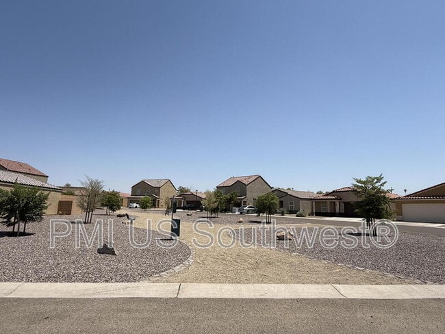 Building Photo - 2411 Village Dr