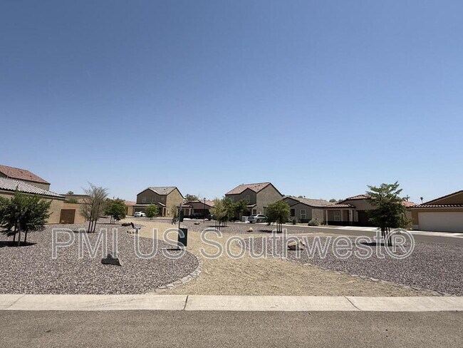 Foto del edificio - 2411 Village Dr