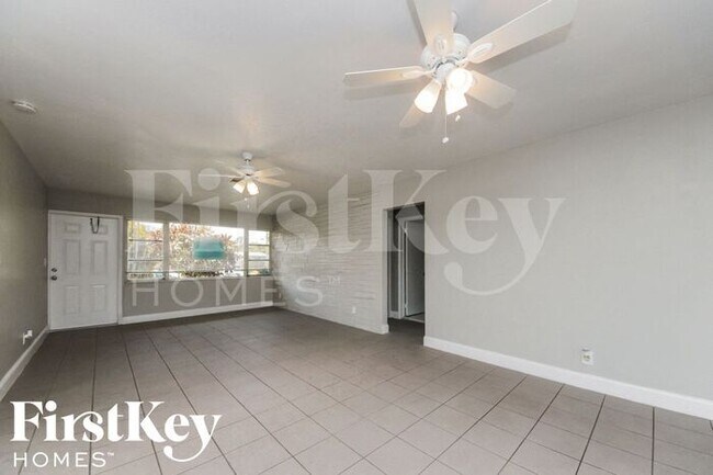Building Photo - 6103 NW 20th Ct