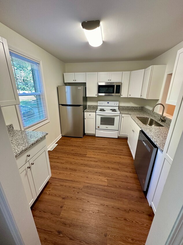 Primary Photo - 2 BEDROOM/ 1.5 BATHROOM TOWNHOME-WALKING D...