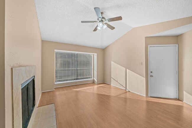 Foto del edificio - 6701 Sands Point Dr