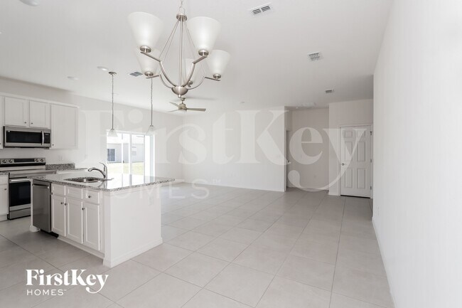 Foto del edificio - 519 Crown Rose Dr