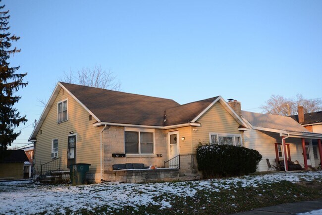 Foto del edificio - 2106 W Main St