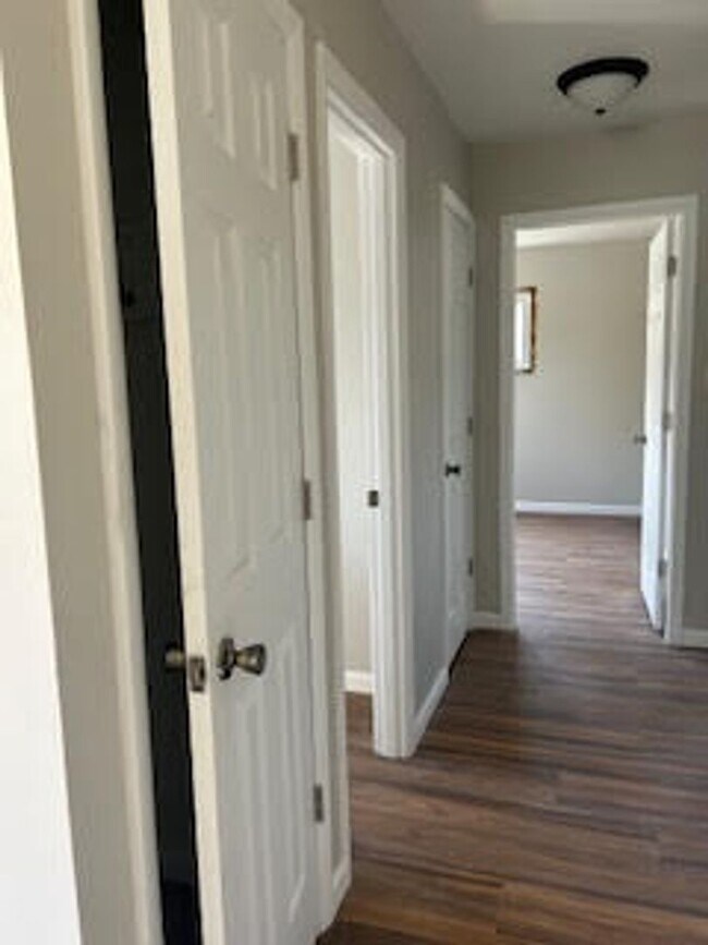 Building Photo - Connersville Sublease 3 Bed House
