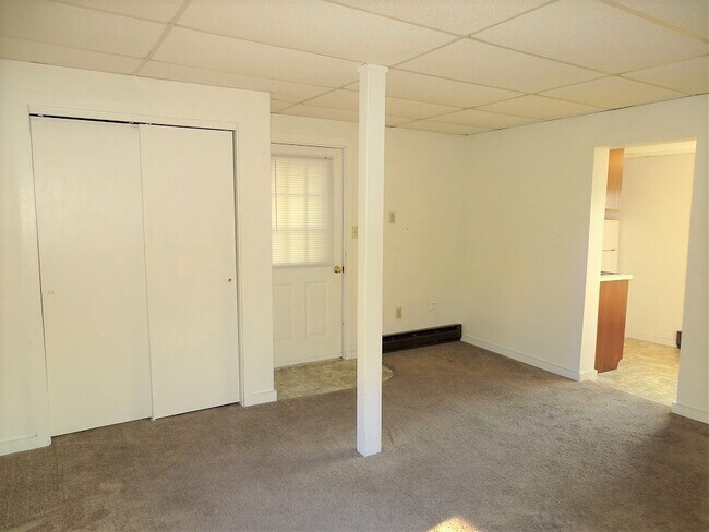 Foto del edificio - 215 W Main St