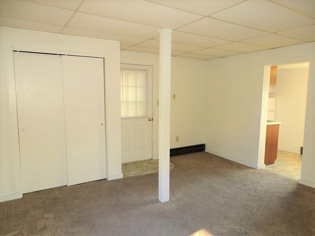 Building Photo - 215 W Main St