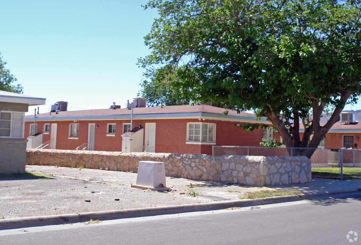 Building Photo - 1401 St Johns Dr