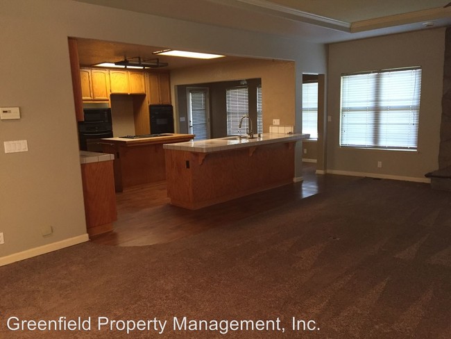 Building Photo - 8855 E Kettleman Ln