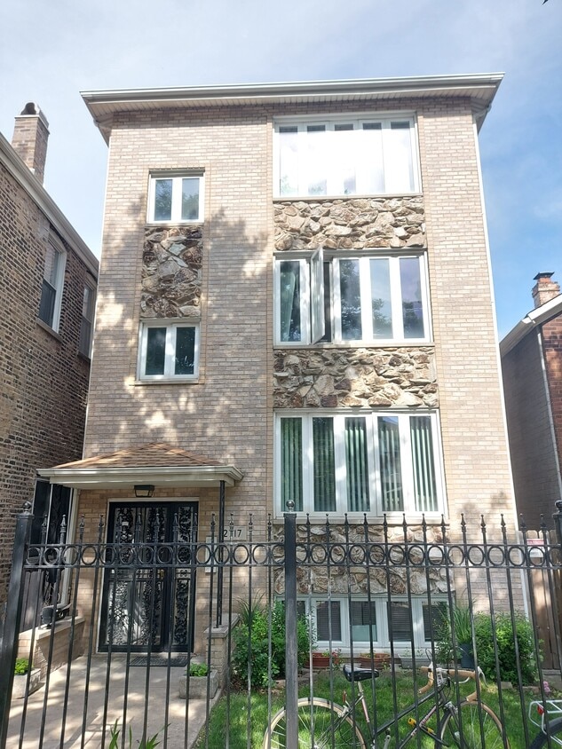 Primary Photo - 2717 S Princeton Ave
