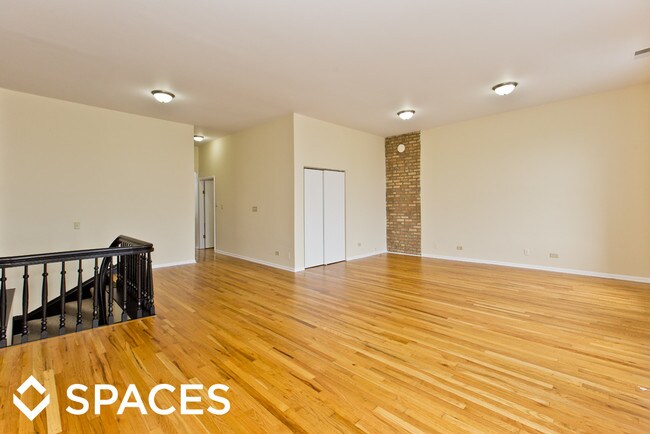 Building Photo - 1509 W Fullerton Ave