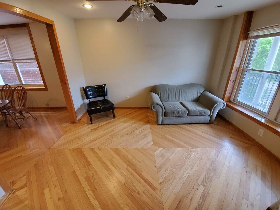 Foto del edificio - 2429 W Lexington St