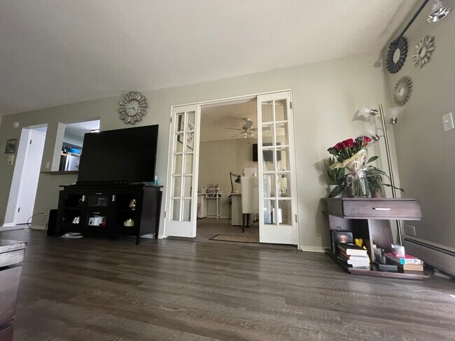 Living Room - 714 E Algonquin Rd