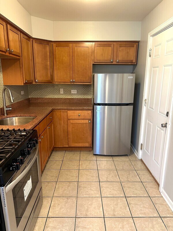 Building Photo - 8635 84th Ct