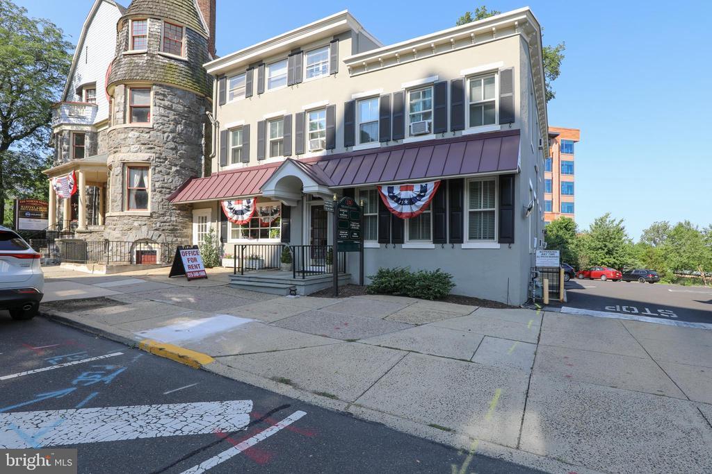 Primary Photo - 114 N Main St