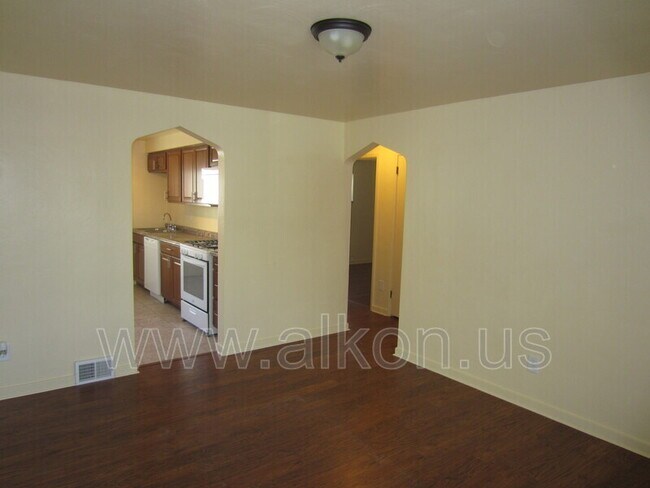 Foto del edificio - 4785 Yew St