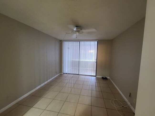 Building Photo - 1 BED 1 BATH APARTMENT | HOLLYWOOD
