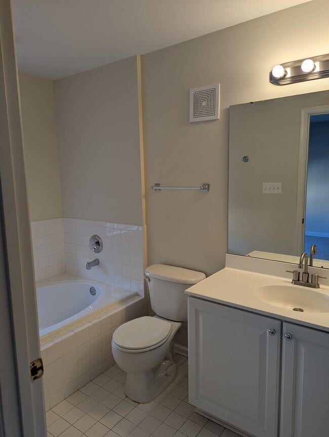 Foto del edificio - 2724 Manhattan Pl