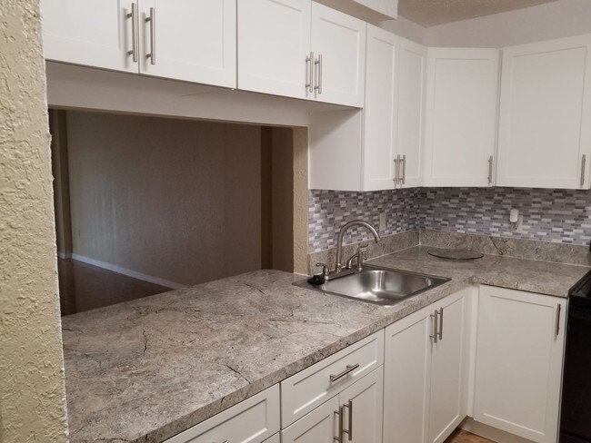 Foto del edificio - 502 NW 7th Ave