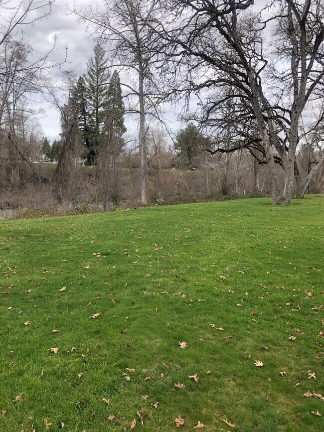 Building Photo - 218 N Shasta Ave